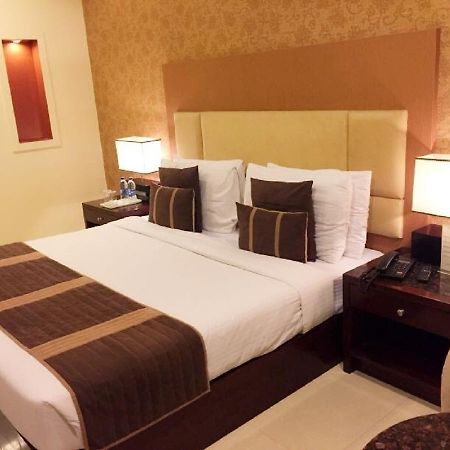 Hotel Vista New Delhi Exterior photo
